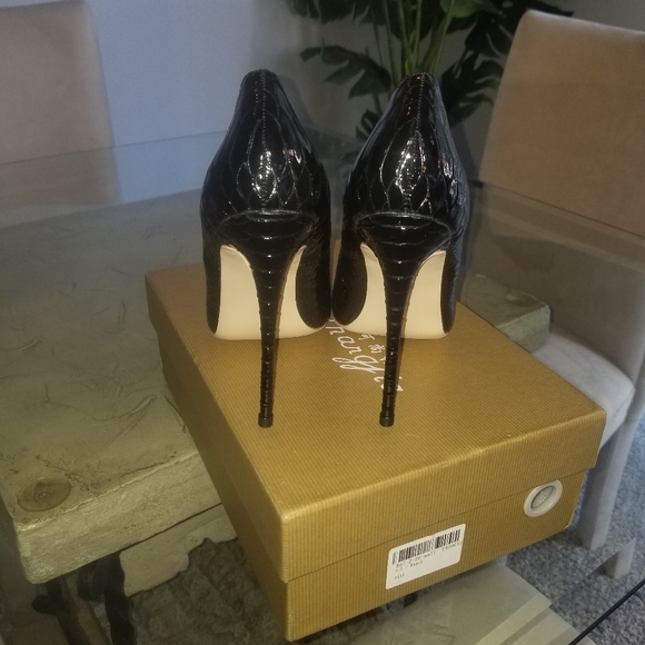 Shoes - Picture 3 of 4